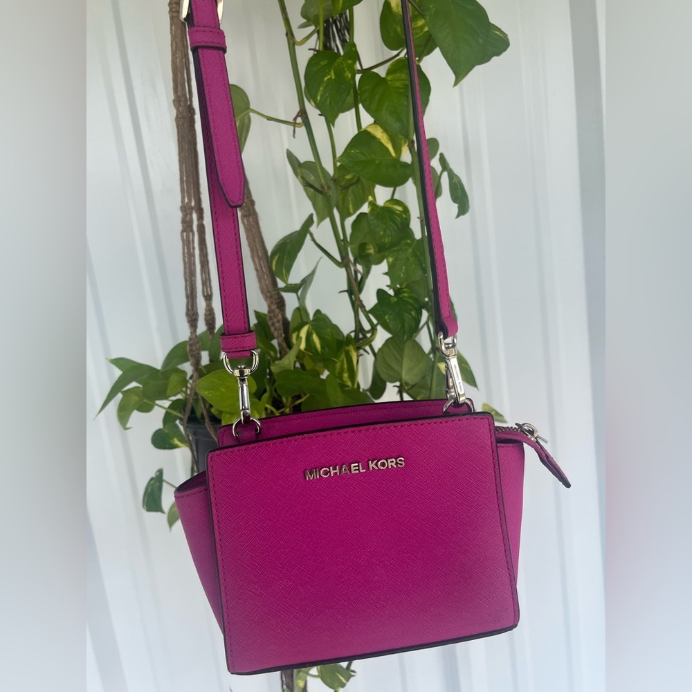 Michael Kors Mini Selma Crossbody Bag